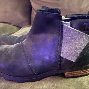 Sorel Black and Gray Ankle Boots